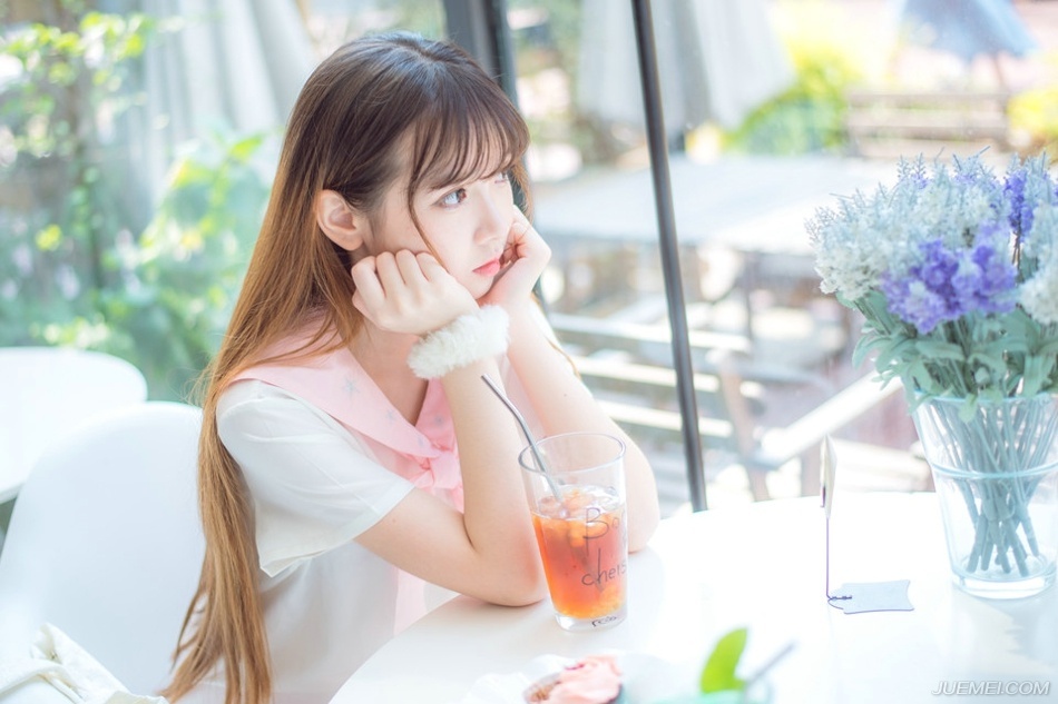 云淡风轻，细水长流，何止君子之交。爱情不也是如此，才叫落花流水，天上人间?——三毛《亲爱的三毛》